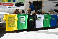 A compra de camisas do Brazilian Day, valia um sorteio de um carro. Foto: ©Alex Santos/Record TV Japan