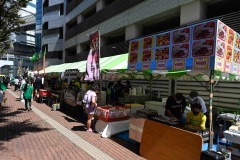 Praça de alimentação com petiscos do Brasil. Foto: ©Alex Santos/Record TV Japan