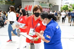 Público ganhou pulseiras de silicone do Brasil na inscrição em uma das redes sociais da Record TV Japan. Foto: ©Alex Santos/Record TV Japan