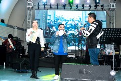 Jhony Sasaki e Yudi Tamashiro apresentam o Festival Brasil 2022/Brazilian Day Tokyo. Foto:©Alex Santos/Record TV Japan