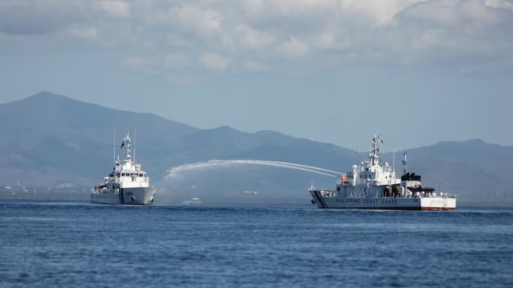 Filipinas simulam ataque com jatos d’água após cerco de barcos chineses e choque de propósito