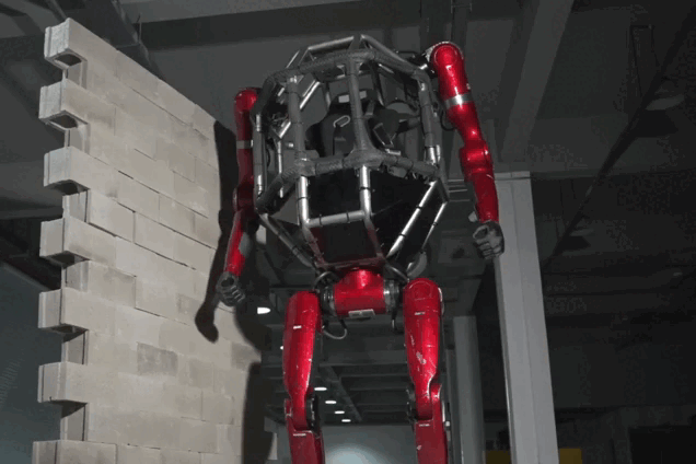‘Transformers’? Empresa chinesa lança robô gigante que pode ser pilotado